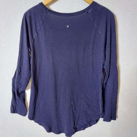 Lululemon Women's Blue Long Sleeve Crewneck tshirt top Sz Med - Picture 5 of 8